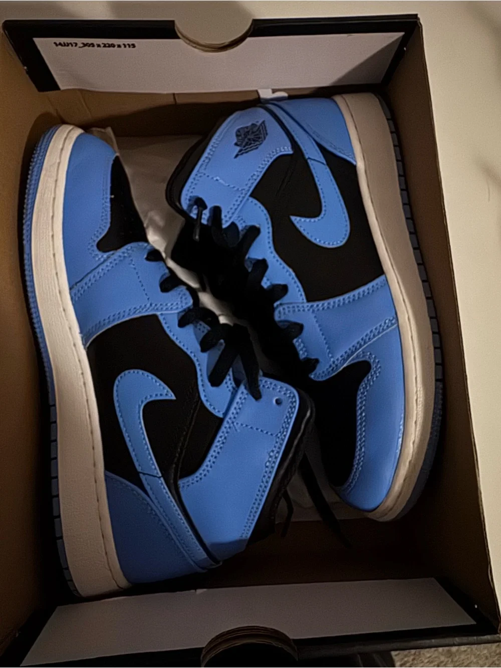 Jordan Air Jordan 1 Mid - Black / University Blue